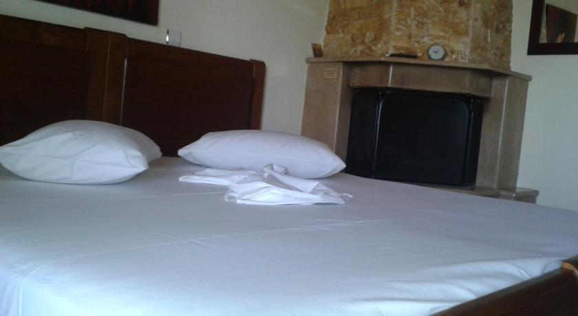 Guesthouse Adonis Káto Loutrákion Quarto foto